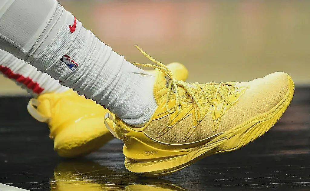 NBA球员上脚：欧文穿支线球鞋，KD6乳腺癌配色很经典 - 12