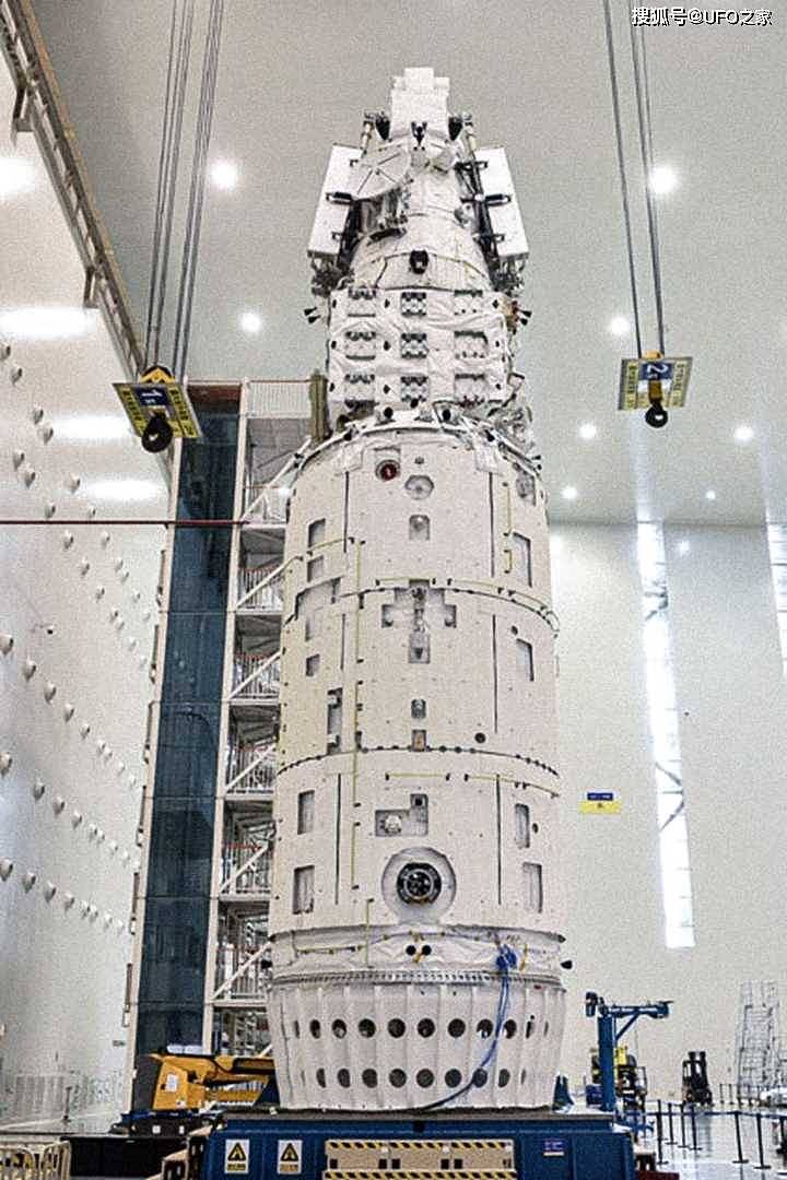 问天实验舱亮相，竟比天和核心舱还大，还带俩机械臂和一个出舱口 - 2