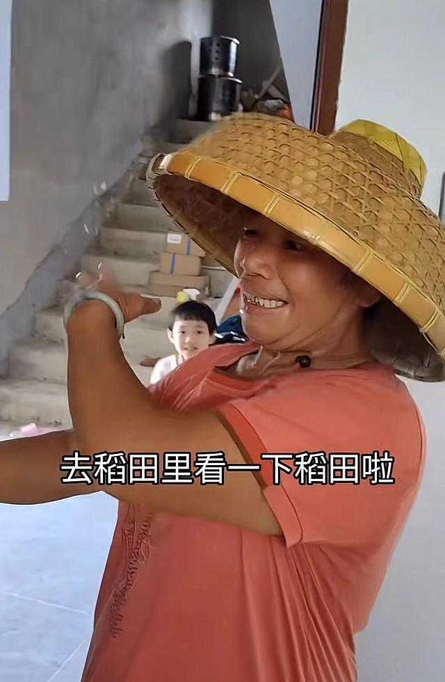 68 岁香港戏骨在浙江农村居住，住土砖房睡蚊帐 - 3