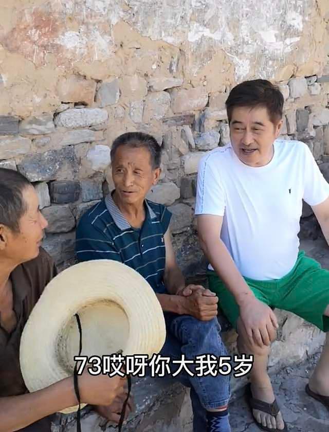 68 岁香港戏骨在浙江农村居住，住土砖房睡蚊帐 - 7