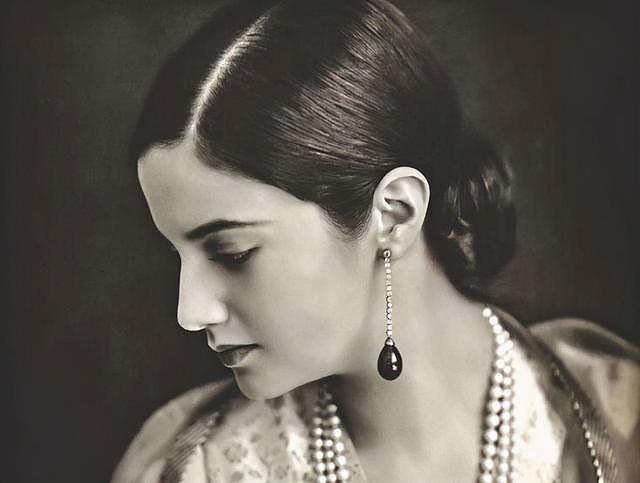 印度最奢侈的王妃：逛街一次花1000万美元，地毯上镶满珍珠和钻石 - 4
