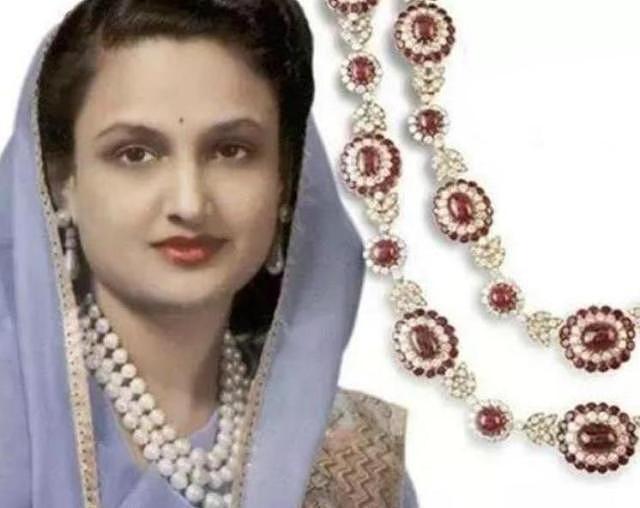 印度贵族美女：35岁带8子改嫁进王室，拆了王冠做项链，结局如何 - 10