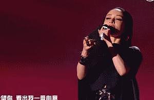 萧亚轩回归首唱惹争议，蹲下艰难起身，被质疑假唱 - 4