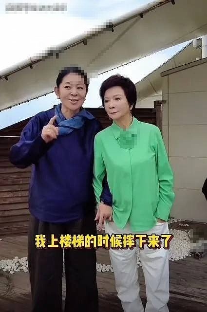 65岁倪萍自曝摔下楼梯！紧急送医抢救确诊骨折，躺床三个月不出门 - 1