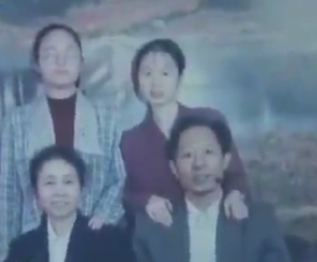 1995年，四川女大学生被120元卖给38岁壮汉，两人和鸡鸭同住17年 - 2