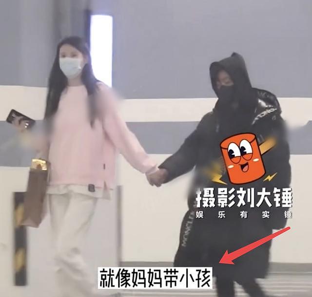 王宝强携女友回公司，穿一身白衣似霸总，36岁冯清气质温柔颜值高 - 9