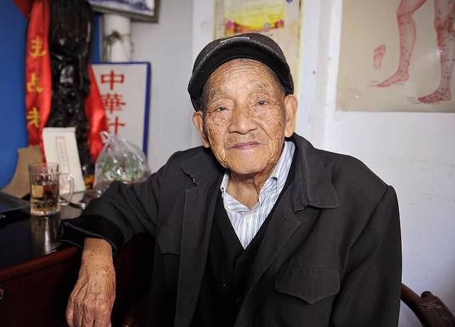 百岁抗战老兵苏国章：61岁老来得子，如今儿子欠下巨额网贷失联 - 10
