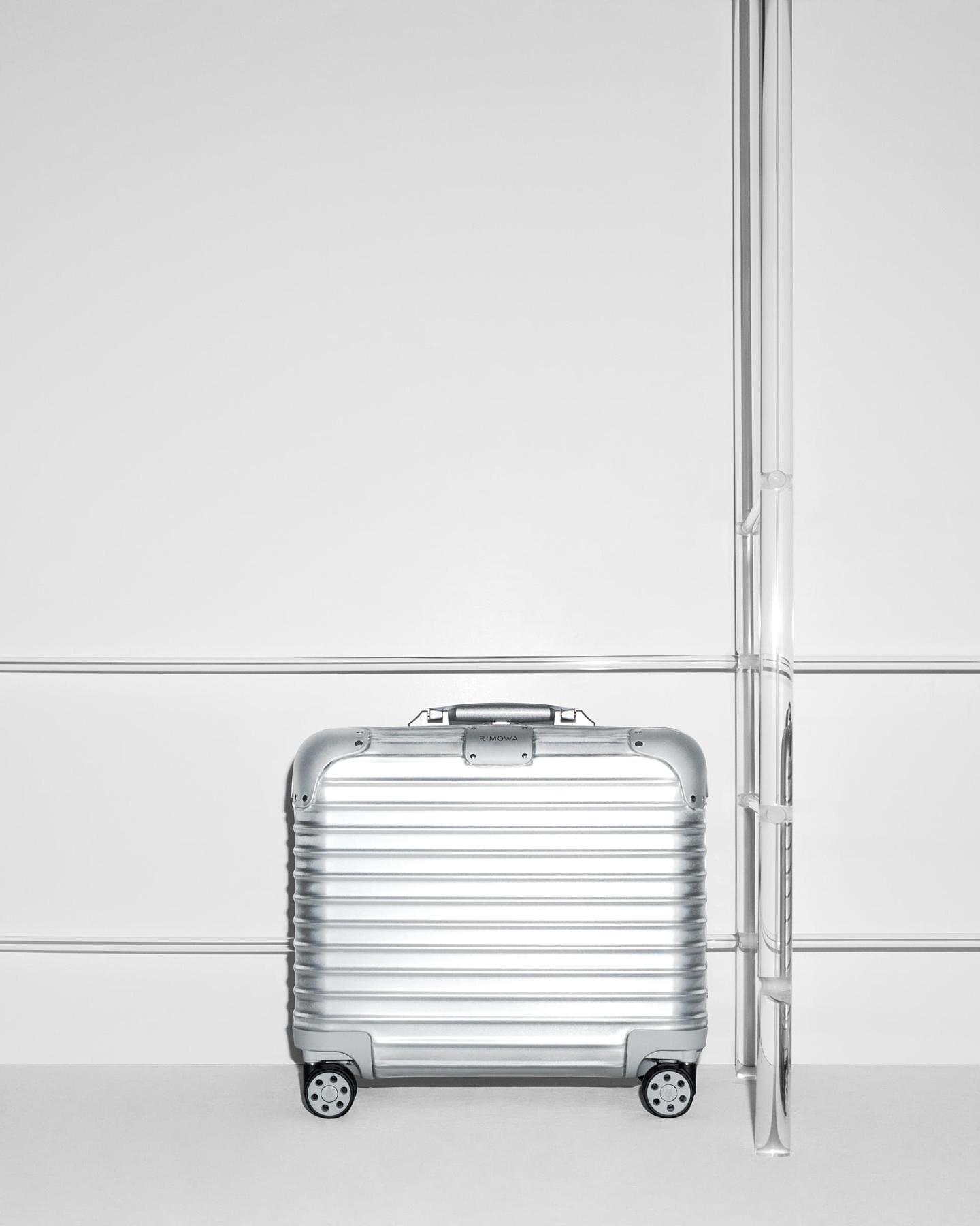 RIMOWA日默瓦登机箱尺寸，推出新一代铝镁合金商务通勤行李箱 - 1
