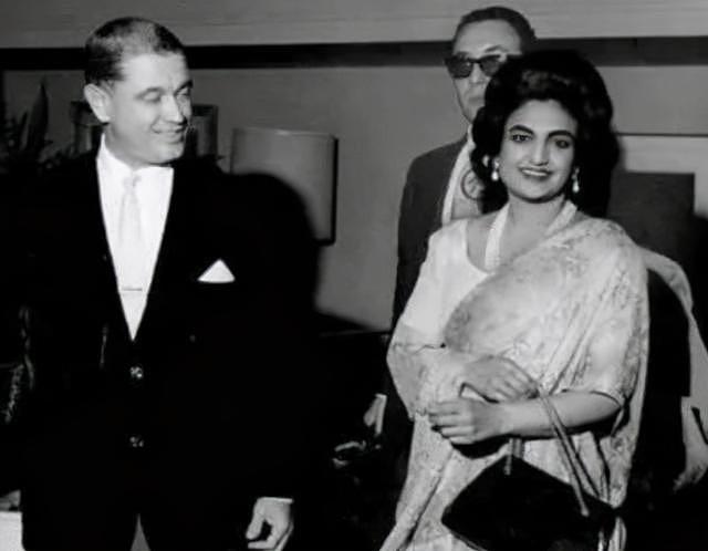 印度最奢侈的王妃：逛街一次花1000万美元，地毯上镶满珍珠和钻石 - 13