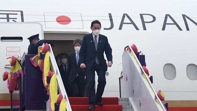 时隔 9 年，日本首相正式访问了这个中国的邻国 - 1