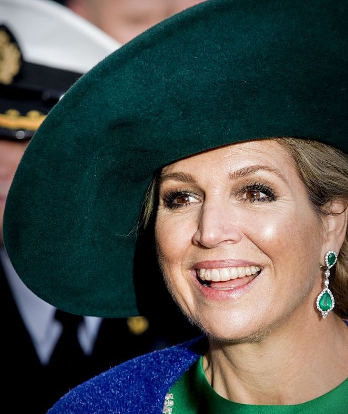 荷兰王后：人高马大气场足，撑得起王冠华服，奢华珠宝不输英女王 - 22