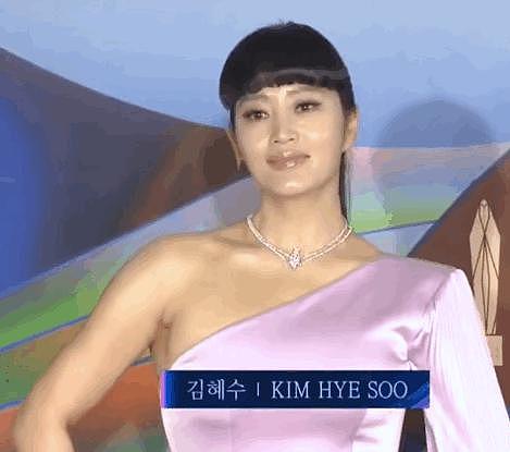韩国盛典红毯一片黑，只有这位大姐大敢穿彩色 - 7
