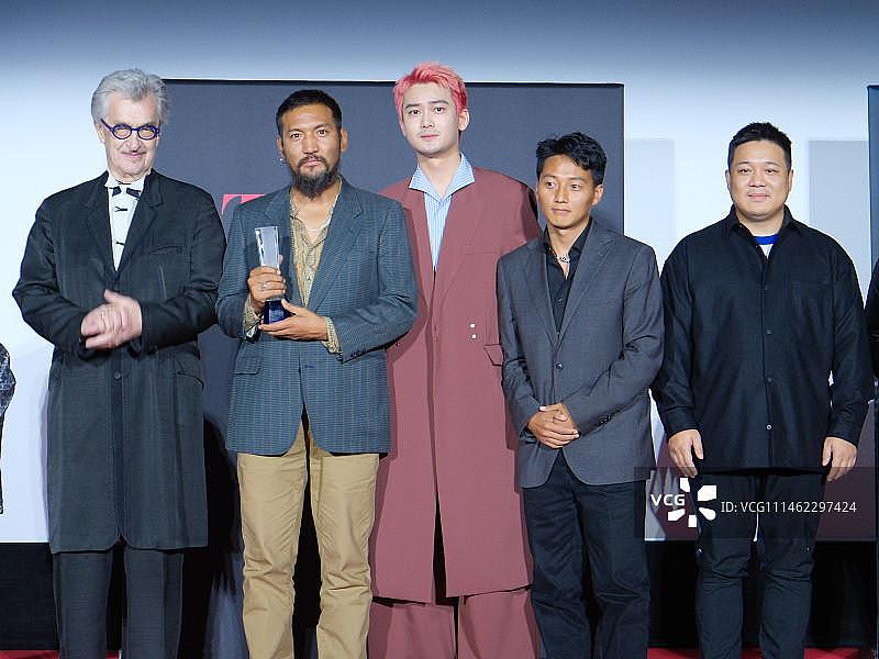 《雪豹》获第 36 届东京电影节最佳影片奖 熊梓淇上台领奖 - 5