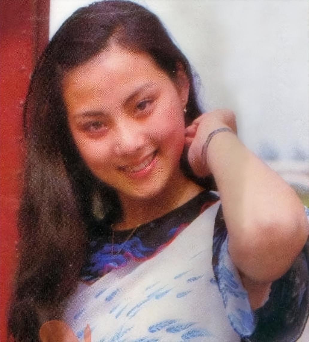 她16岁一夜成名，是“天选王熙凤”，28岁却从13楼一跃而下 - 27