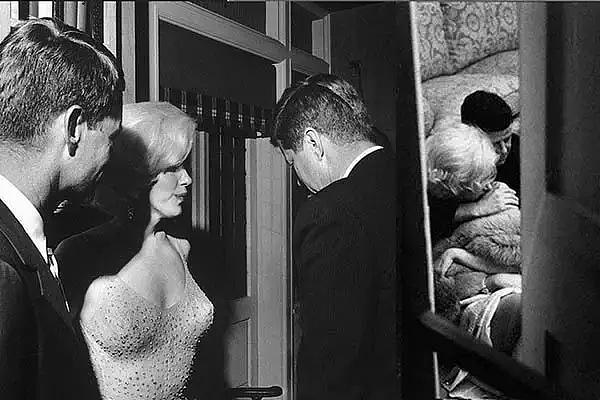 1962年，玛丽莲梦露与总统秘密约会被偷拍，3个月后家中离奇身亡 - 16