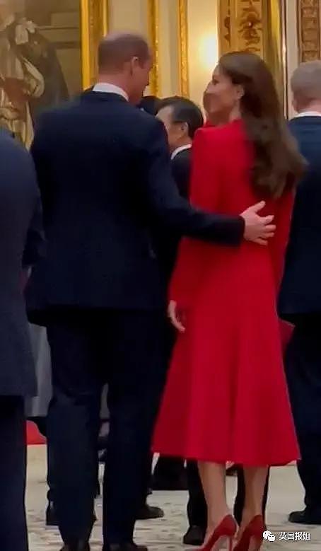 英王室为韩总统办奢华国宴！最抢镜的是凯特王妃的红衣美腿 - 26