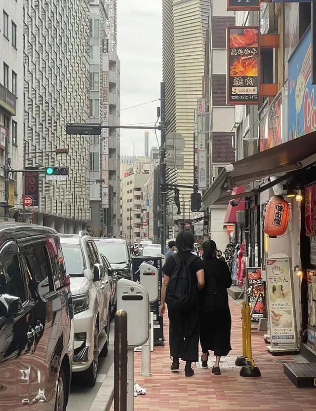 郑伊健携老婆现身日本街头，朴素似路人，蒙嘉慧做房地产身宽体胖 - 5