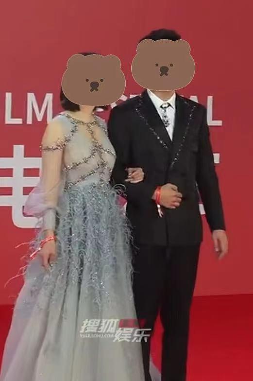 曝张丹峰毕滢领证结婚，与洪欣同框貌合神离，离婚有征兆真假难辨 - 13