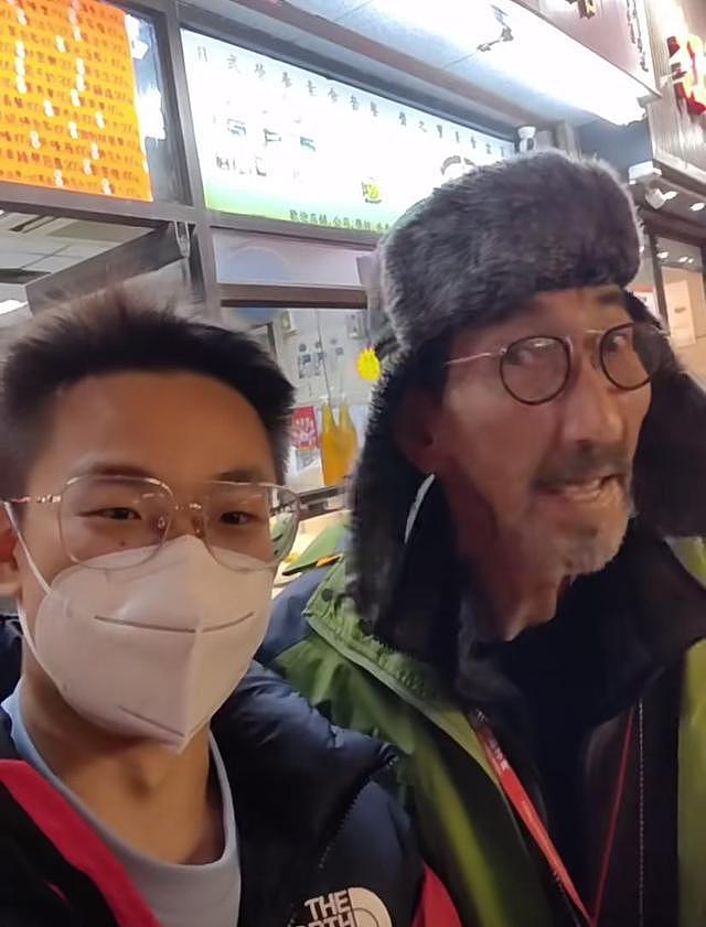 63 岁车保罗近状曝光，香港街头被偶遇待人和善，穿着朴素超接地气 - 5