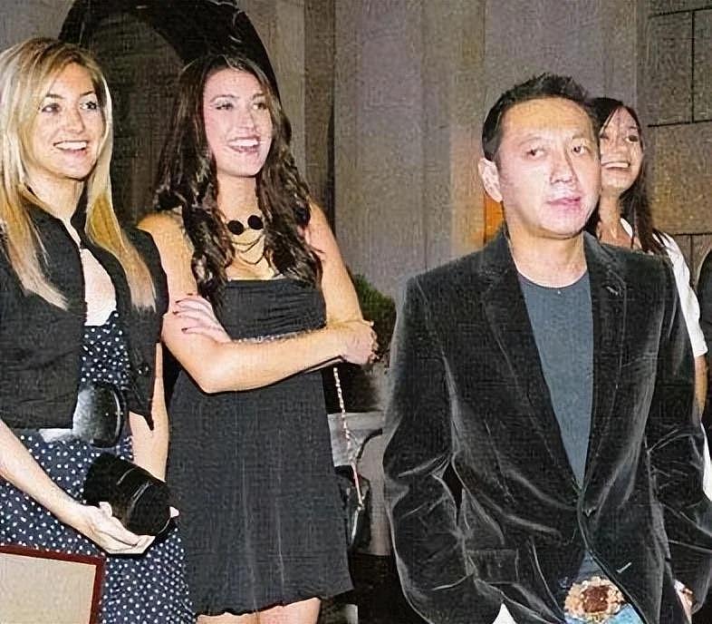 他是香港著名纨绔公子，开夜店与何超琼姐弟恋，48 岁娶洋模特转性 - 7