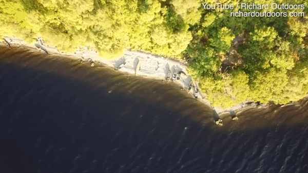 尼斯湖水怪出现？无人机拍到高清画面，岸边发现神秘黑色物体 - 1