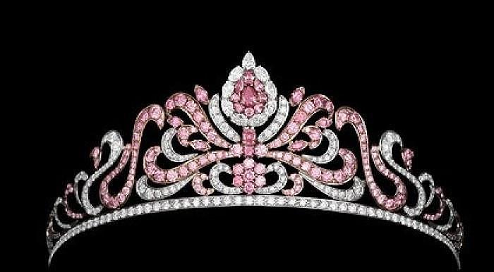 世界各国闪闪发光的奢华王冠，只有这顶是最大颗无色钻石镶嵌 - 2