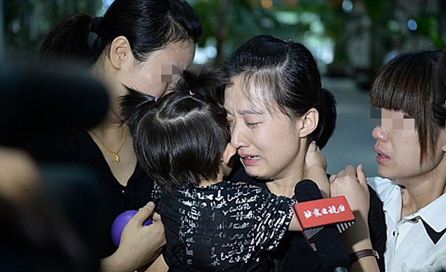 8年前北京保安下井救人不幸牺牲，董事长发抚恤金170万并承诺养女 - 16