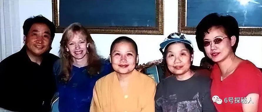 歌手李娜出家已 26 年，80 岁老母亲含泪陪她住寺庙 - 2