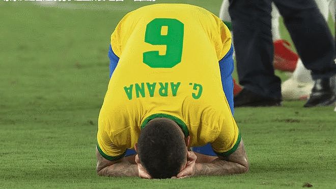 狂舞与热泪！巴西夺金球员跪地啜泣 38岁阿尔维斯披着国旗哭 - 6