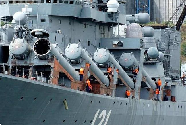 俄黑海舰队旗舰遭导弹重创全员弃舰？雪上加霜的俄海军太难了 - 6