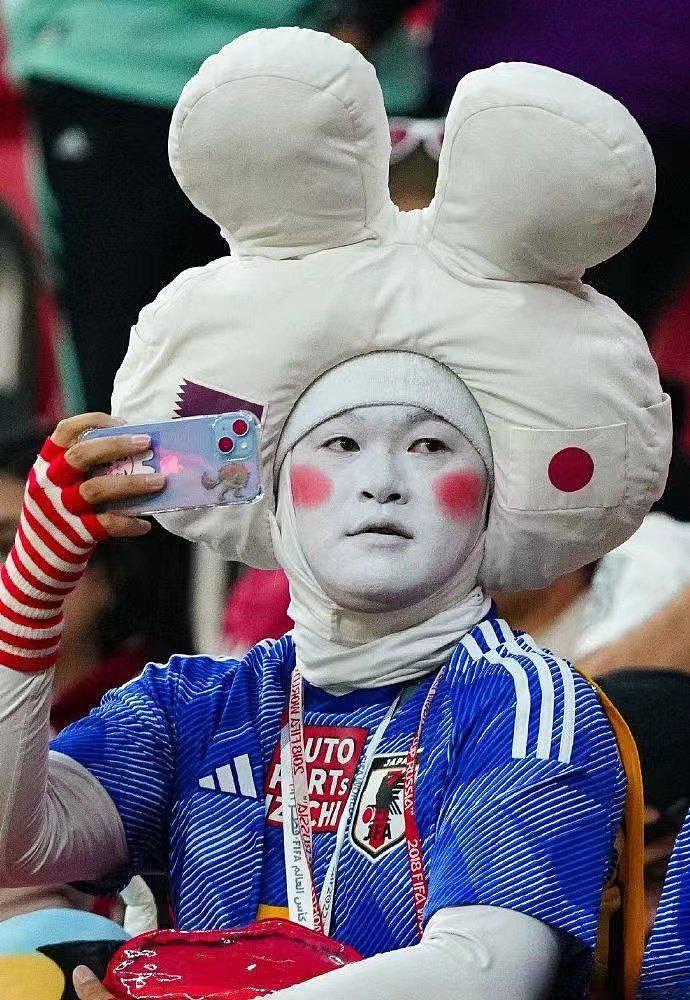 卡塔尔世界杯开幕式举行 一日本观众因酷似岳云鹏走红 - 3