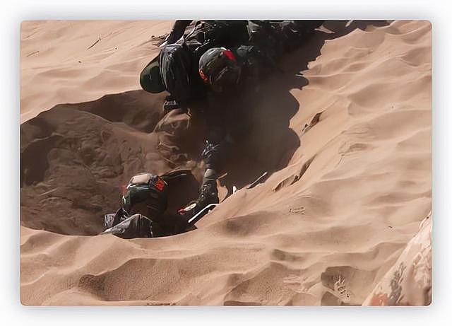 女星何杨梦梵沙漠拍戏遇意外，遇真流沙被迅速淹没，剧组紧急救援 - 3