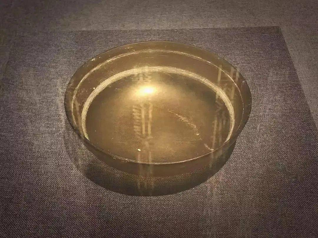 战国出土的铜镜，怎么镶了一圈……玻璃球？ - 3