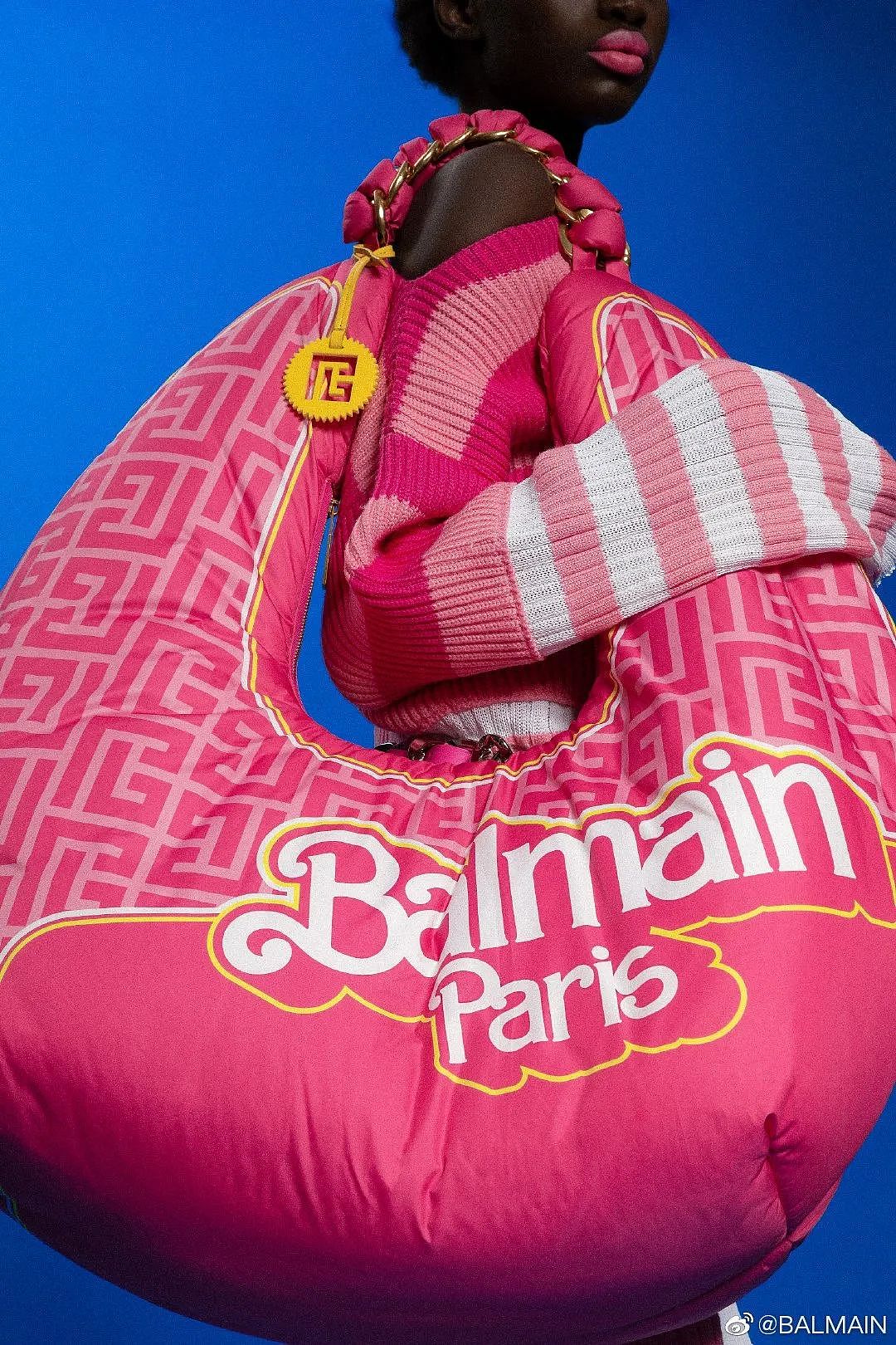 BALMAIN大玩BARBIE联名、MAC重现粉红套盒，今年难道流行芭比粉？ - 7