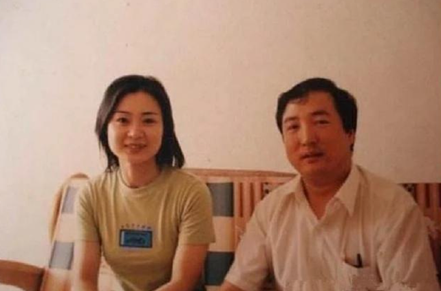 “中国第一警花”：16岁被特警队破格录取，23岁嫁给了成都保安 - 17