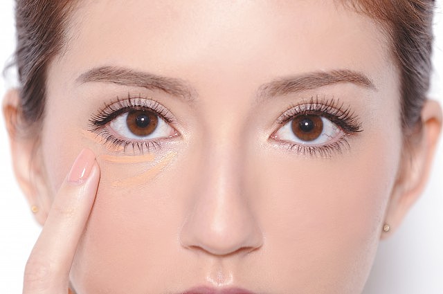 眼袋化妆怎么修饰掉 修饰眼袋的化妆技巧 - 5