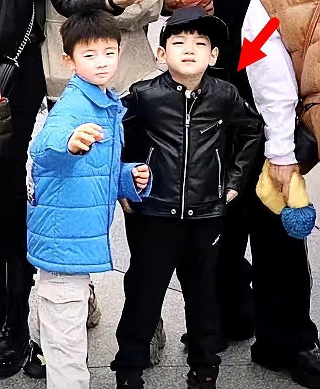 陈妍希带娃看梅西比赛，儿子被路人曝光高清照，比陈晓更帅 - 22