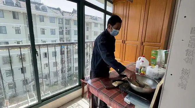 60 岁装修工被困上海小区 1 个多月，被封时工程刚结束 - 2