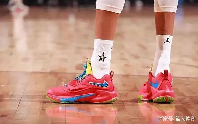 NBA球员上脚：全明星球员战靴来了，库里的粉色安德玛很帅 - 6