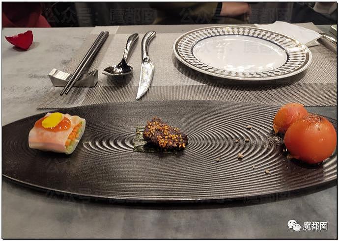 上海餐厅两人吃 4400 元：米饭只有 1 筷子，牛肉像指甲盖 - 30