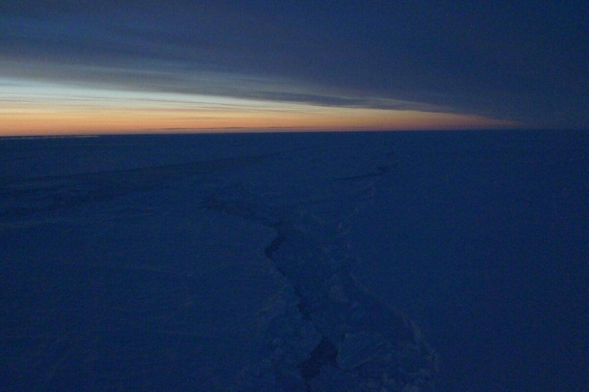 南极罕见日全食为太空天气带来曙光 - 1