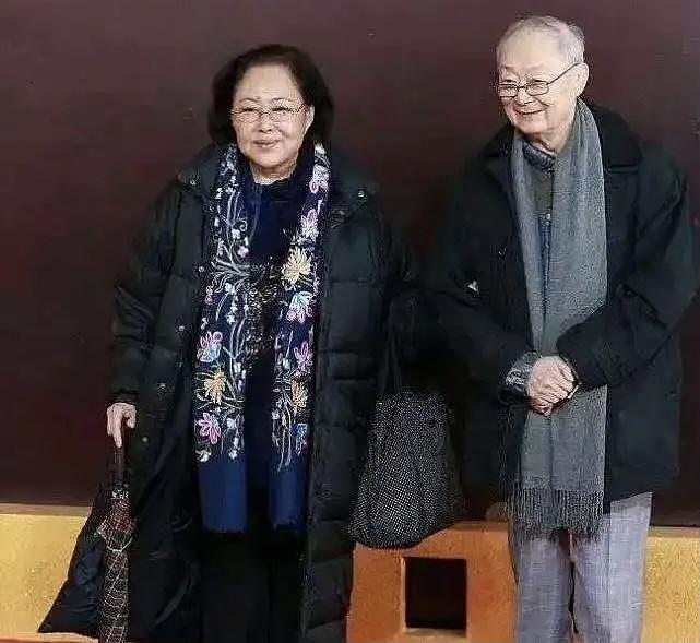 著名指挥家陈亮声患癌去世，临终前妻子斯琴高娃陪伴在侧 - 8