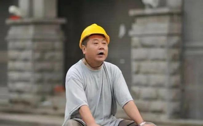 同是 61 岁，范伟甩出了王炸，吴刚却晚节不保 - 25