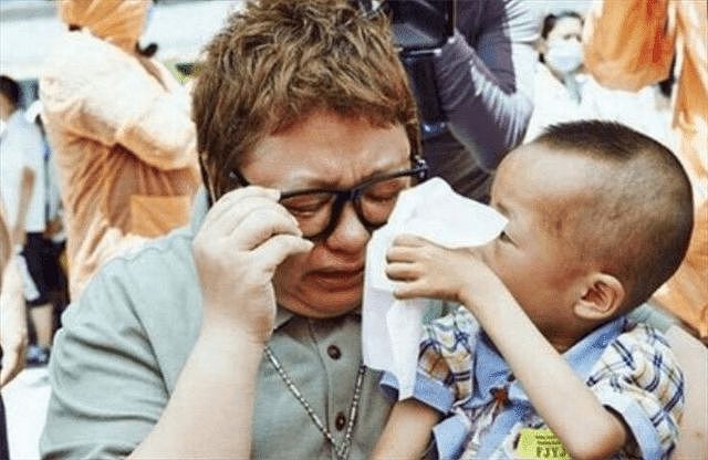“贵州缆车事件”中，被韩红收养的孤儿“韩厚厚”，如今现状如何 - 5