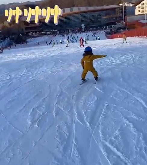 章子怡晒女儿滑雪视频，6 岁醒醒性格胆量随妈，被赞天赋型选手 - 3