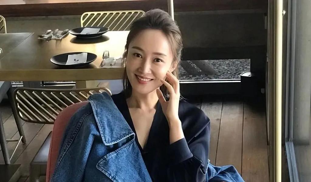 她曾是央视最美主持人，辞职后当演员嫁二婚总裁，如今怎样了 - 11