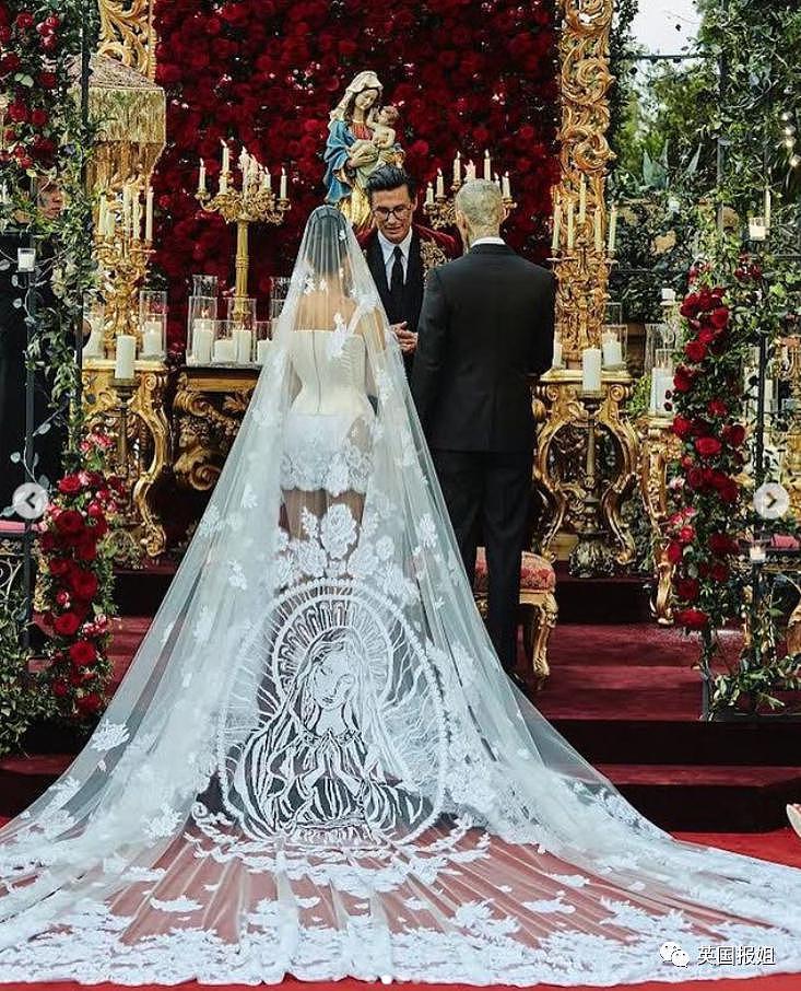 卡戴珊大姐正式结婚！城堡婚礼奢华梦幻，婚纱却被嘲像抹布 - 1
