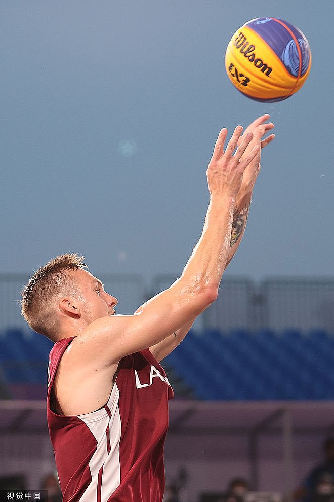 拉脱维亚3分险胜俄罗斯奥委会 夺男子三人篮球金牌