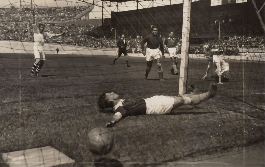 1938世界杯囧事：神秘之师12人上场，有人怀抱惊悚娃娃 - 15
