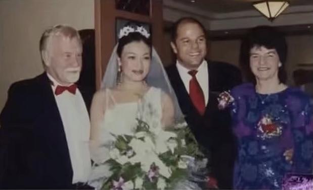 57 岁史可参加侄子婚礼，曾与巩俐齐名离婚后嫁外籍老公 - 6